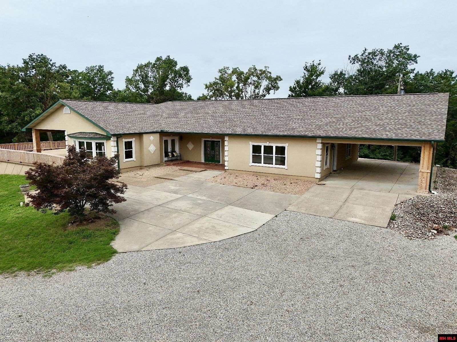 5.6 Acres of Residential Land with Home for Sale in Mountain Home, Arkansas