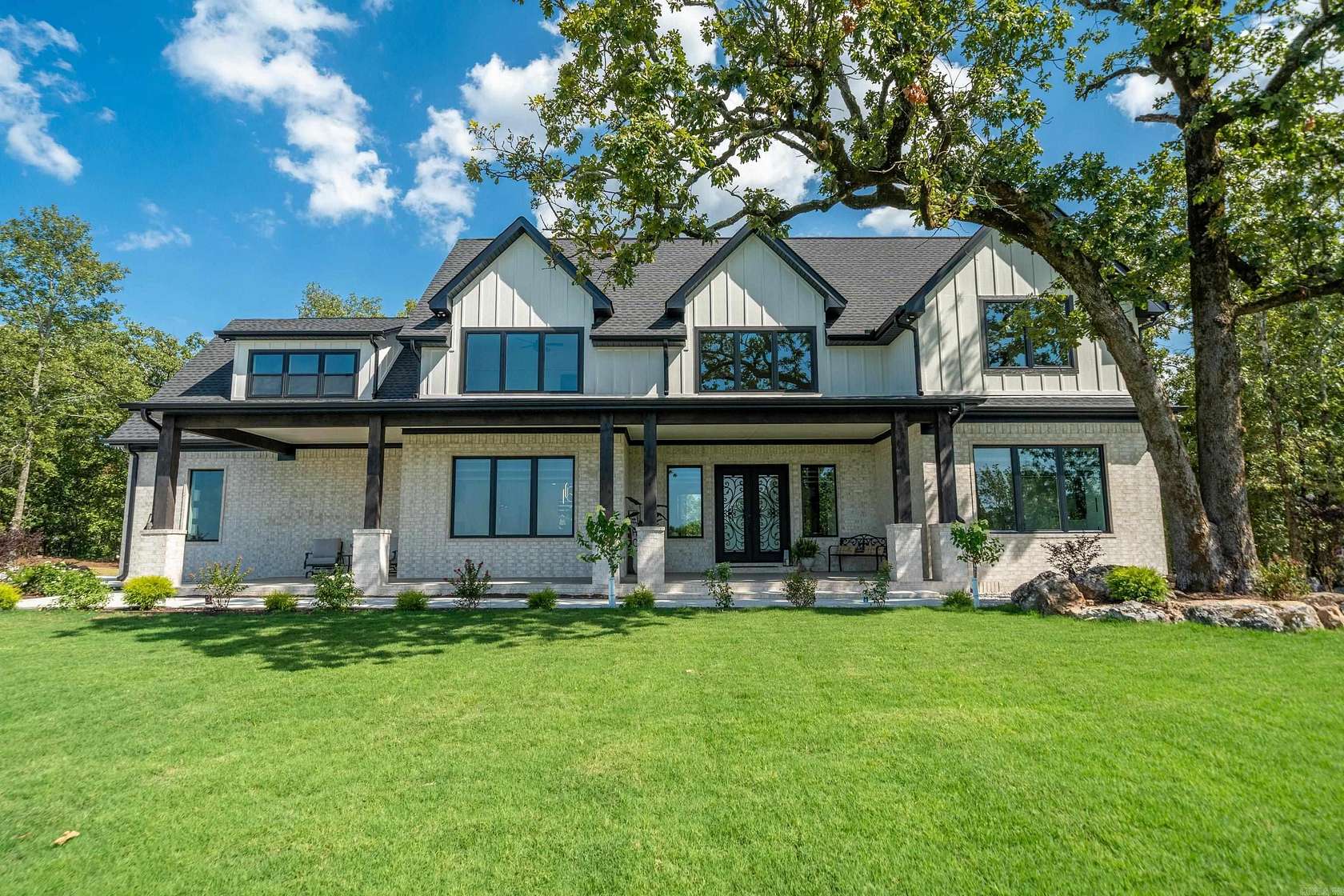 4 Acres of Residential Land with Home for Sale in Hot Springs, Arkansas