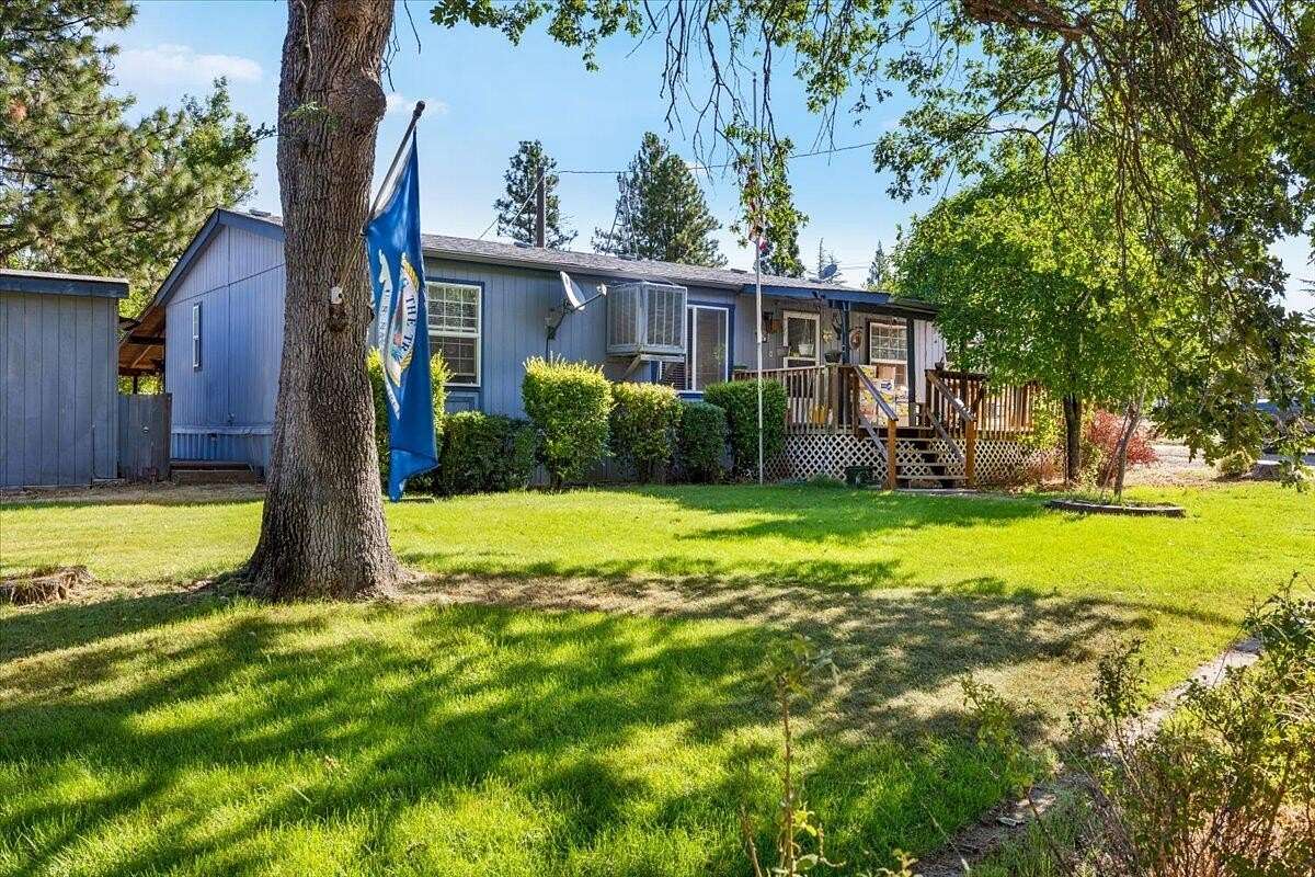 5 Acres of Residential Land with Home for Sale in White City, Oregon