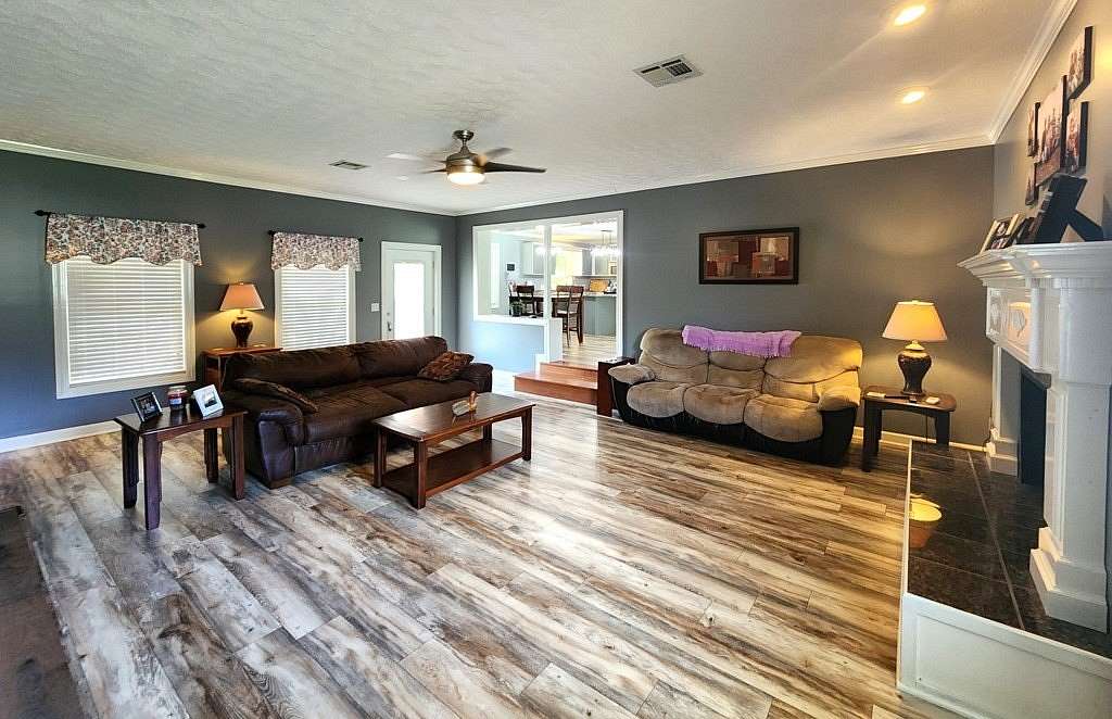 1.73 Acres of Land with Home for Sale in Paris, Tennessee