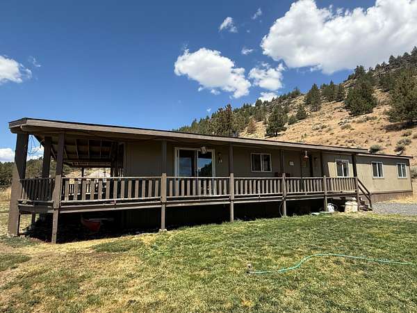 400 Acres of Agricultural Land with Home for Sale in Malin, Oregon