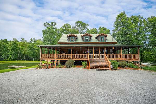 16.2 Acres of Recreational Land with Home for Sale in Crossville, Tennessee