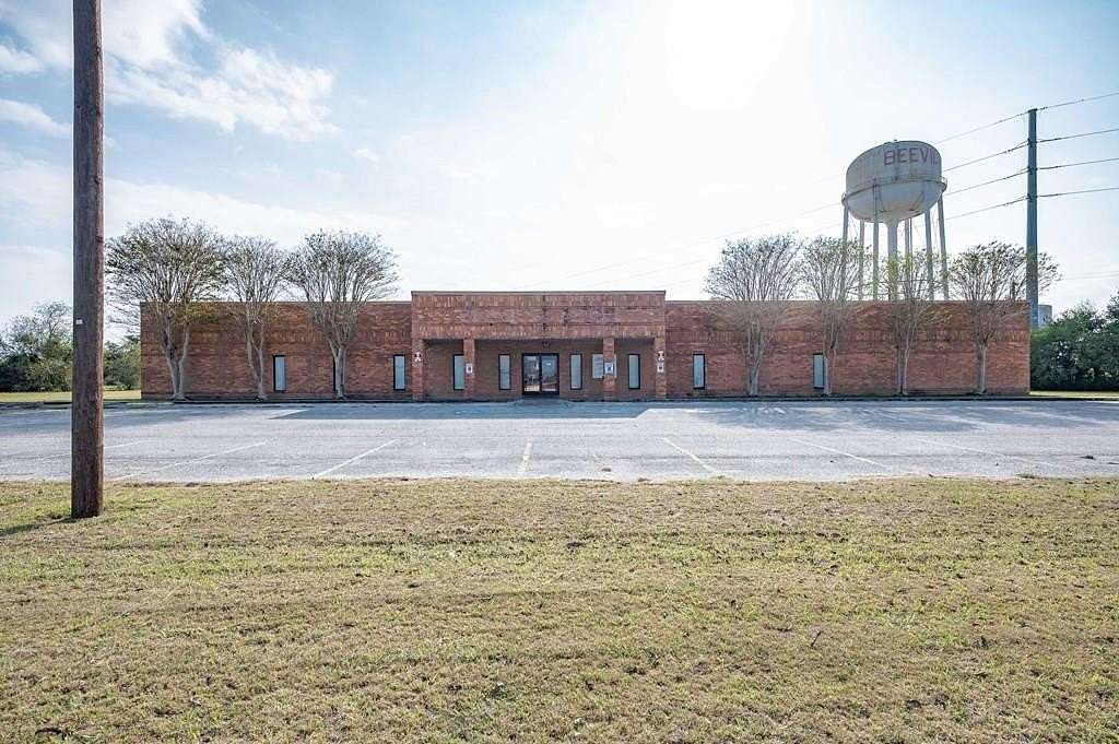 2.19 Acres of Improved Commercial Land for Sale in Beeville, Texas