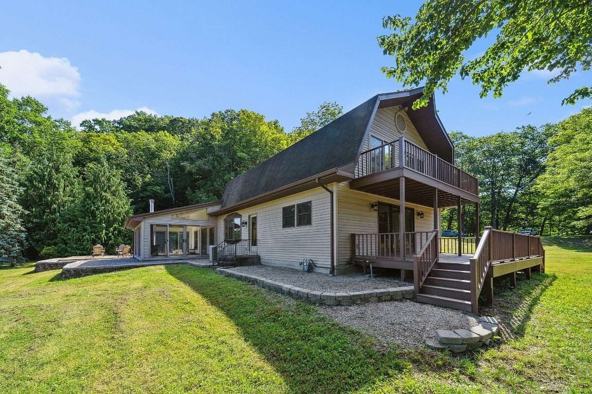 13.8 Acres of Land with Home for Sale in Erie, Pennsylvania