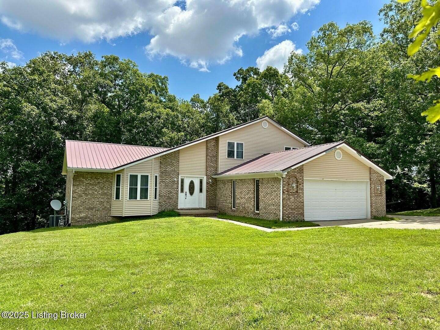 2.33 Acres of Residential Land with Home for Sale in Leitchfield, Kentucky