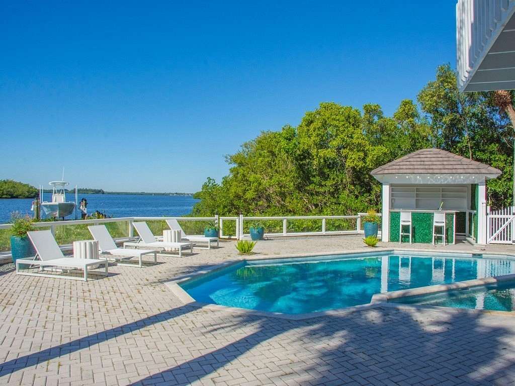 2.76 Acres of Residential Land with Home for Lease in Vero Beach, Florida