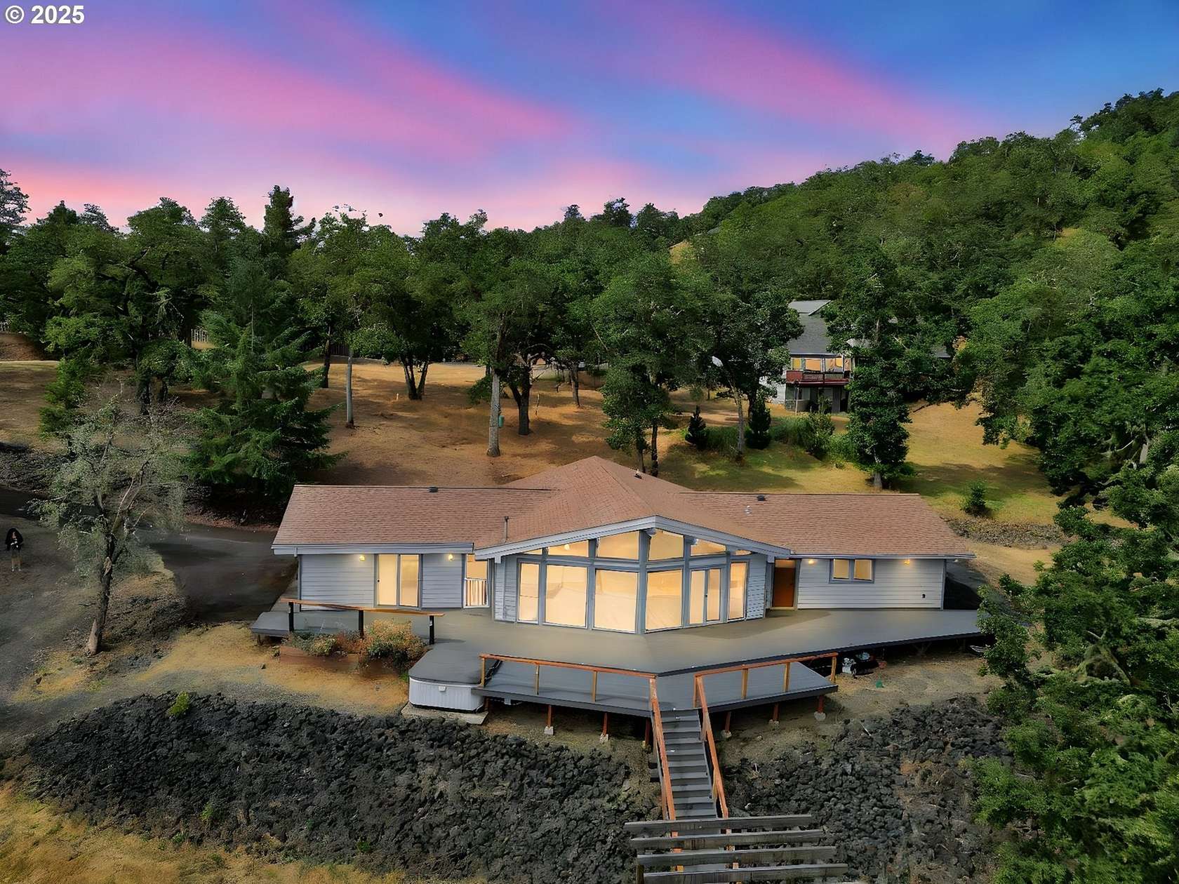 4.4 Acres of Residential Land with Home for Sale in Roseburg, Oregon