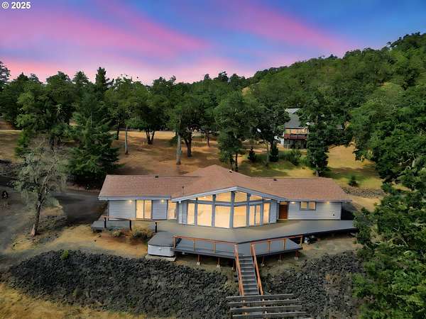 4.4 Acres of Residential Land with Home for Sale in Roseburg, Oregon