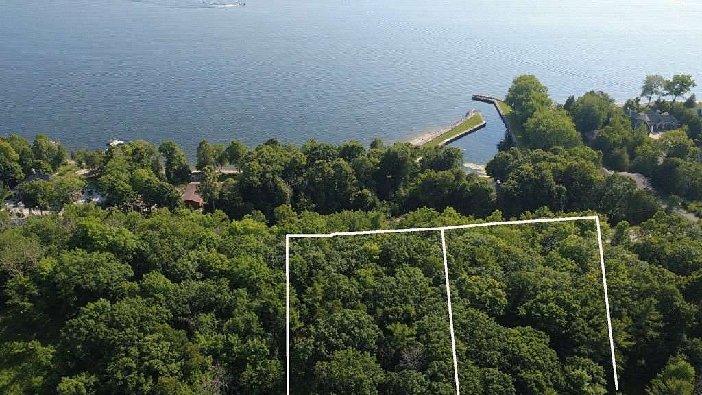 0.93 Acres of Residential Land for Sale in Sturgeon Bay, Wisconsin