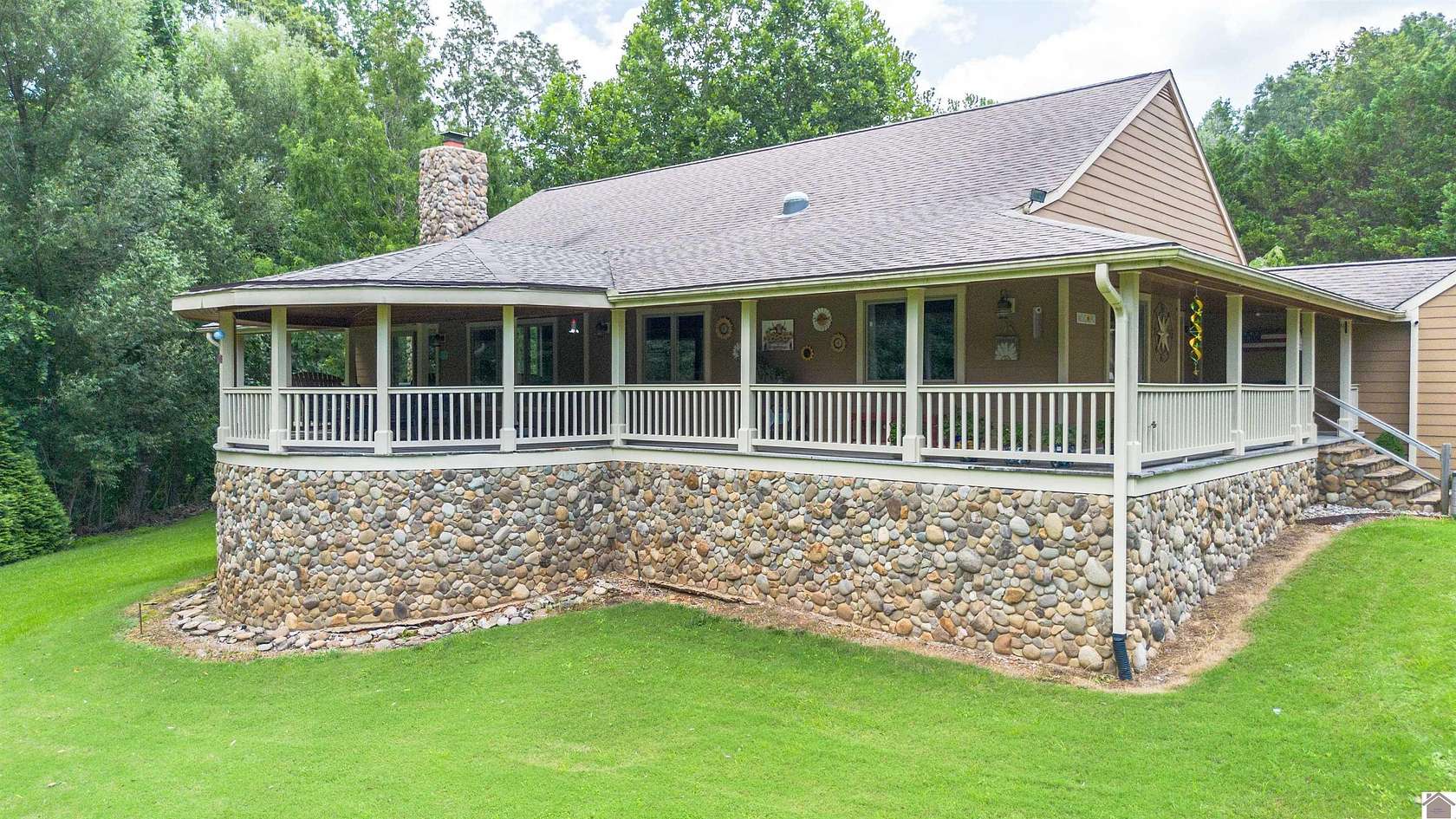 5.42 Acres of Residential Land with Home for Sale in Eddyville, Kentucky