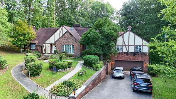 5.78 Acres of Residential Land with Home for Sale in Baxter, Kentucky