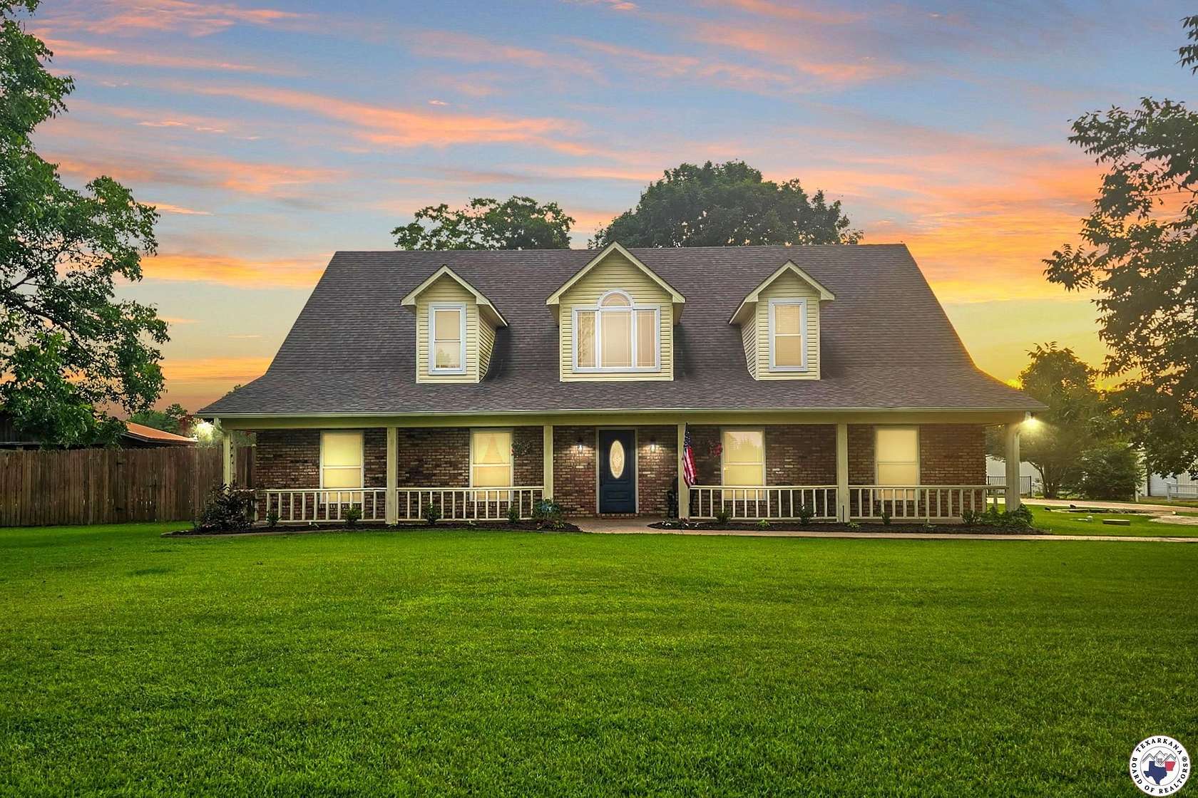 3.29 Acres of Residential Land with Home for Sale in Texarkana, Texas