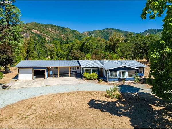 8.2 Acres of Residential Land with Home for Sale in Myrtle Creek, Oregon