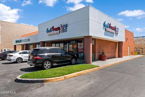 2 Acres of Improved Commercial Land for Sale in Lancaster, California