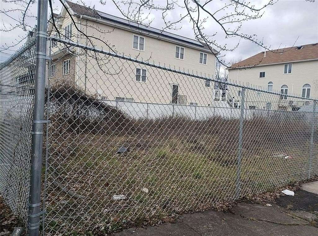 0.04 Acres of Residential Land for Sale in Richmond, New York
