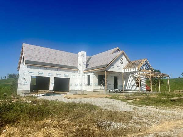 5 Acres of Residential Land with Home for Sale in London, Kentucky