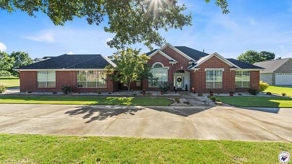 3.78 Acres of Residential Land with Home for Sale in Texarkana, Texas