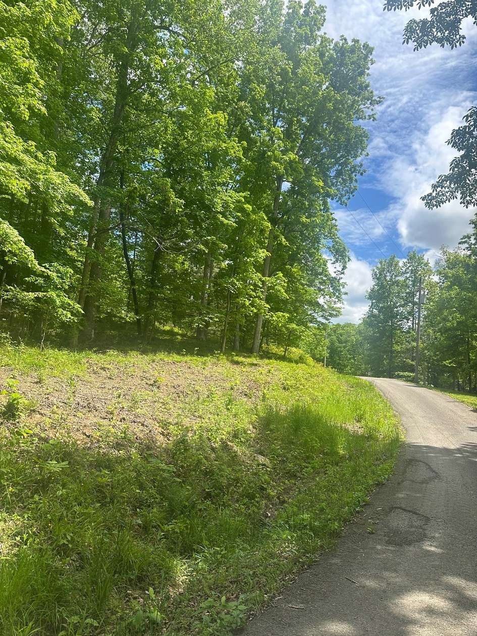 2 Acres of Residential Land for Sale in Lewisburg, Kentucky