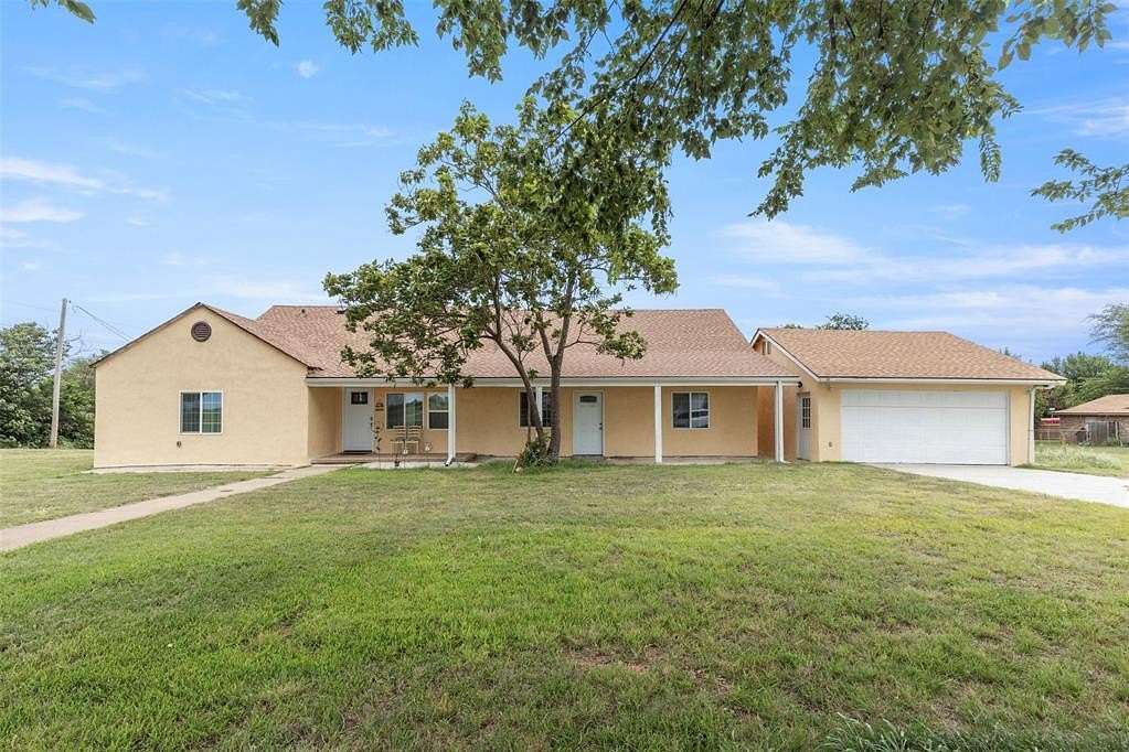 2.23 Acres of Residential Land with Home for Sale in Chickasha, Oklahoma