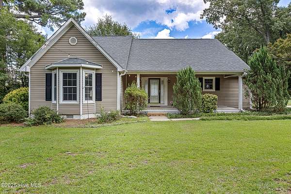 1.87 Acres of Residential Land with Home for Lease in Richlands, North Carolina