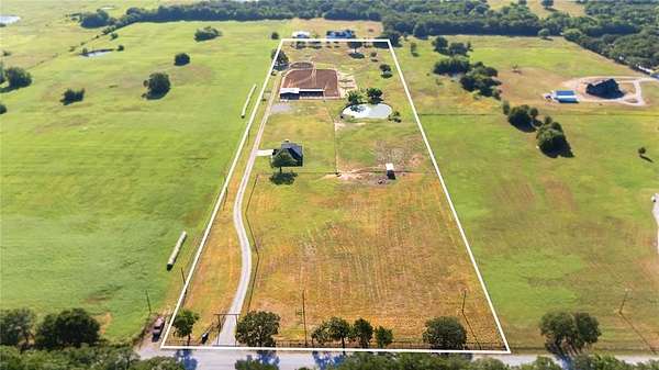 11 Acres of Land with Home for Sale in Gainesville, Texas