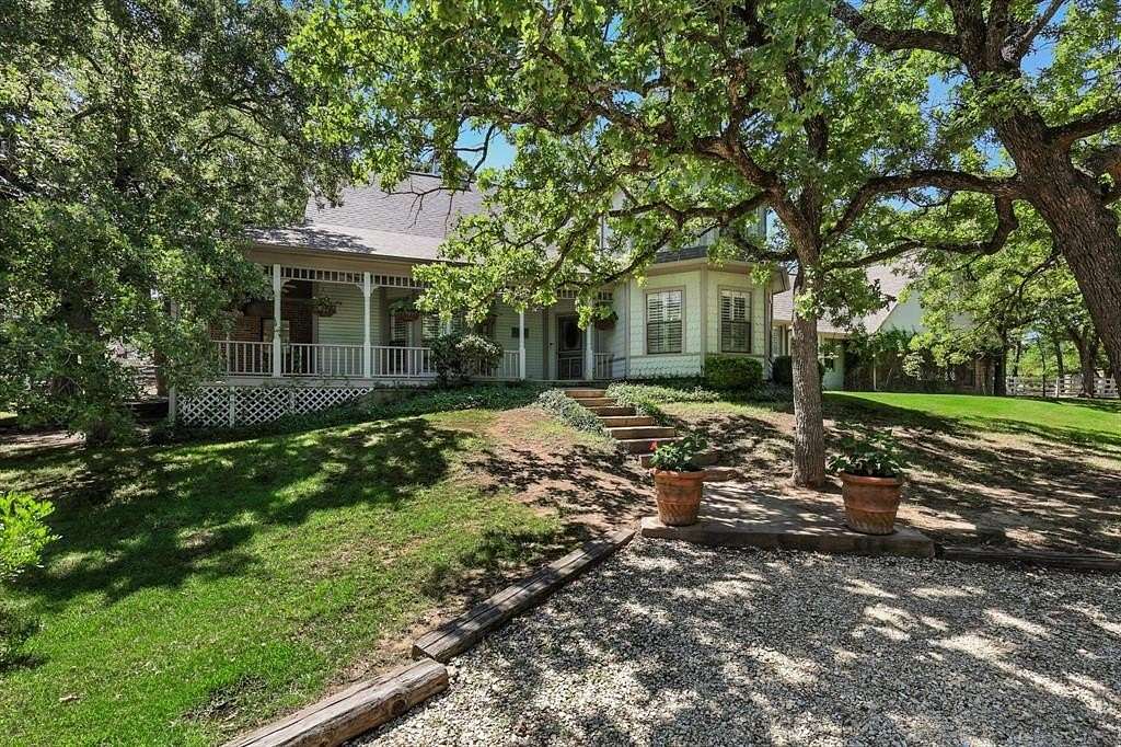 1.5 Acres of Residential Land with Home for Sale in Argyle, Texas