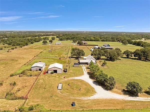 7.5 Acres of Residential Land with Home for Sale in Collinsville, Texas