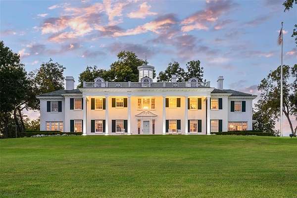 10 Acres of Residential Land with Home for Sale in Dallas, Texas