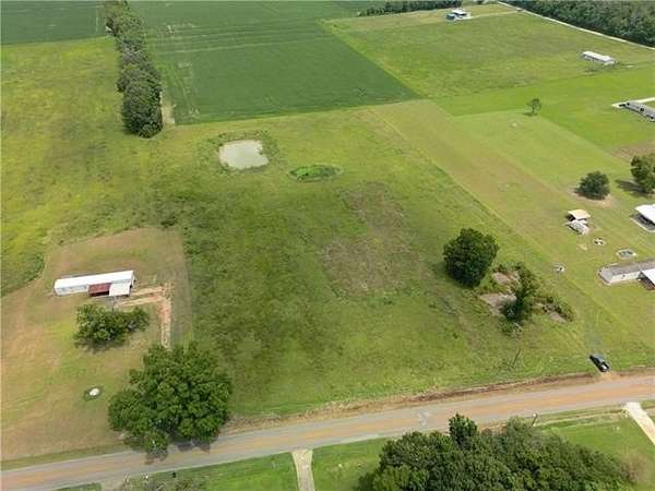 4 Acres of Residential Land for Sale in Plaucheville, Louisiana