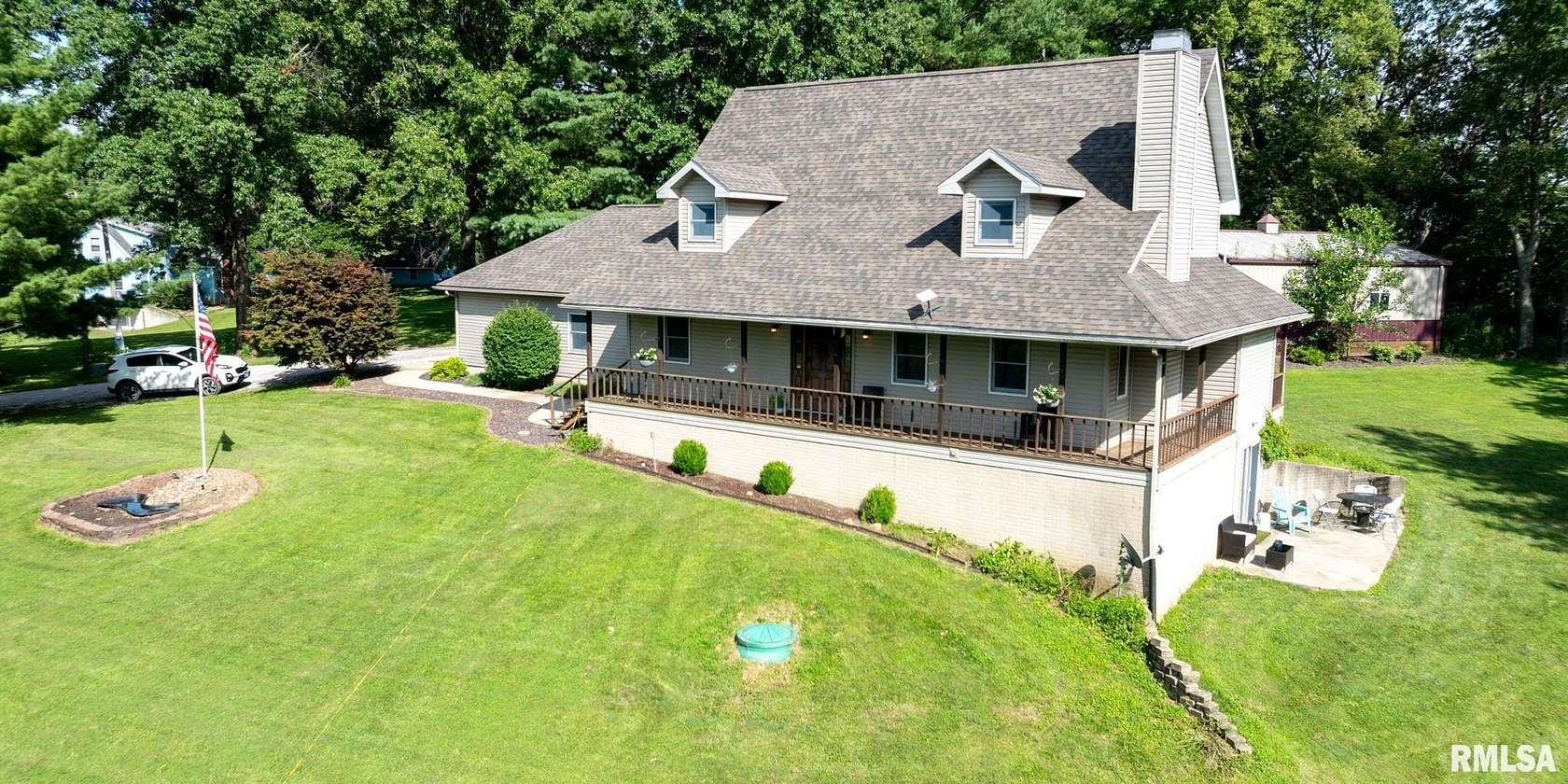 5 Acres of Residential Land with Home for Sale in Rochester, Illinois