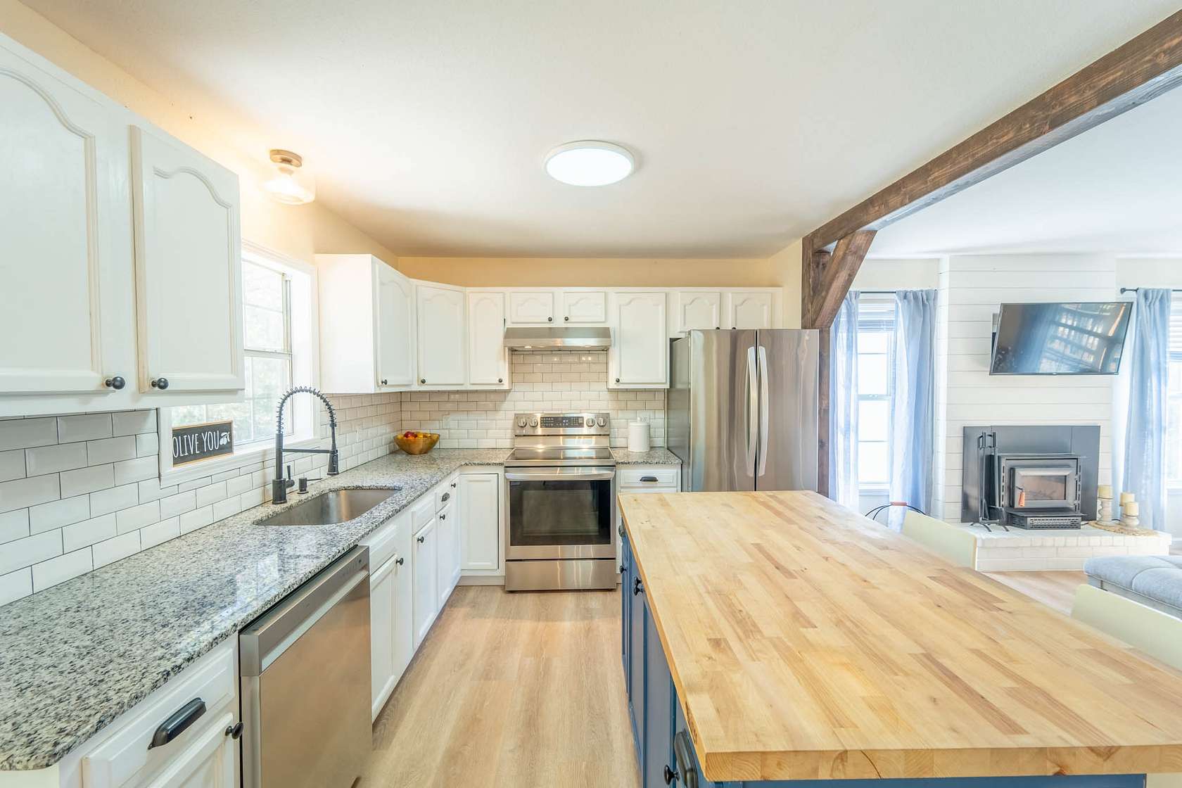 6.23 Acres of Residential Land with Home for Sale in Green Forest, Arkansas