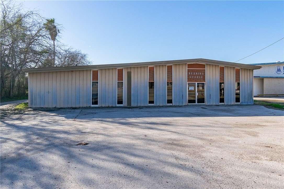 1.77 Acres of Improved Residential Land for Sale in Alice, Texas