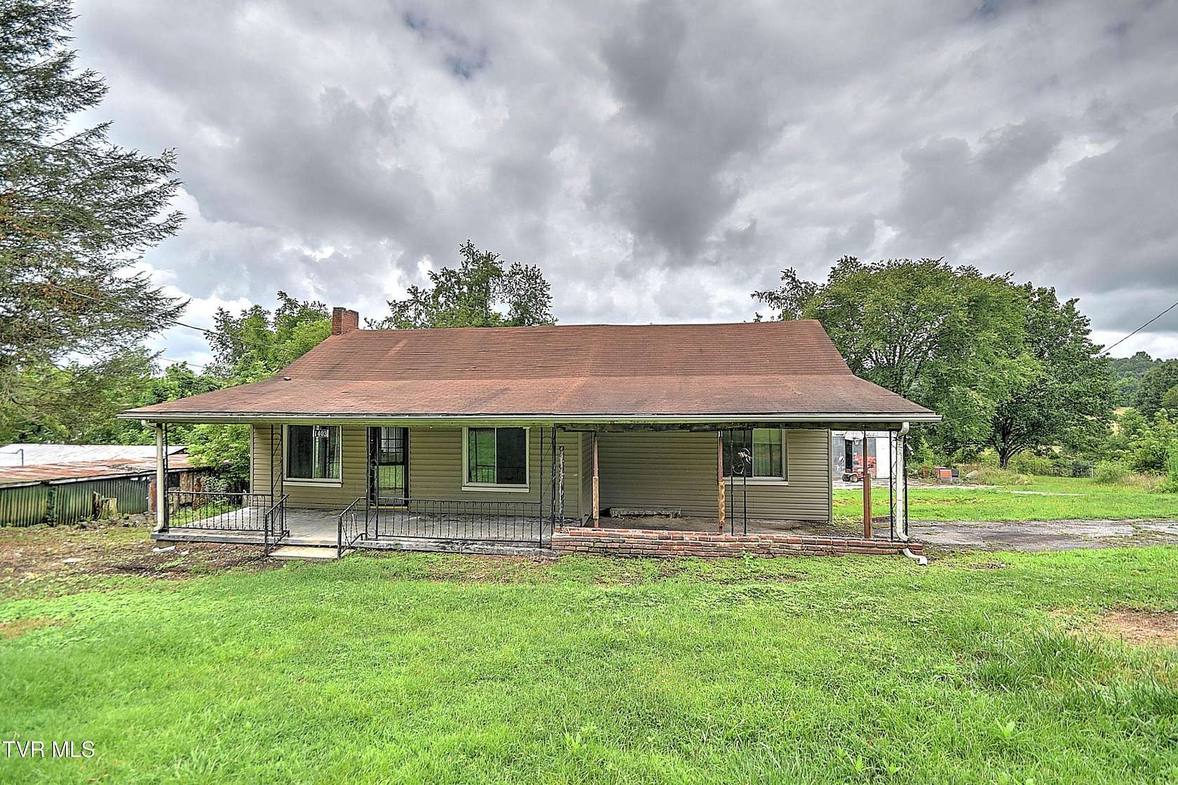 7.89 Acres of Residential Land with Home for Sale in Bristol, Tennessee