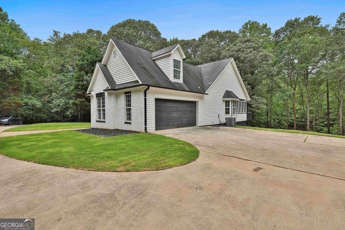 8.62 Acres of Residential Land with Home for Sale in Newnan, Georgia