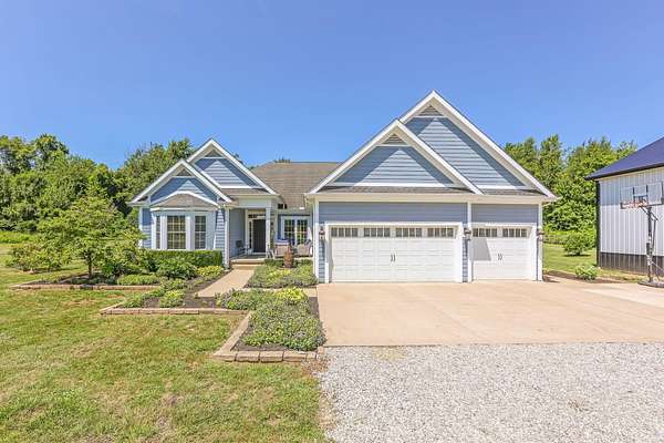 4 Acres of Residential Land with Home for Sale in Ashville, Ohio