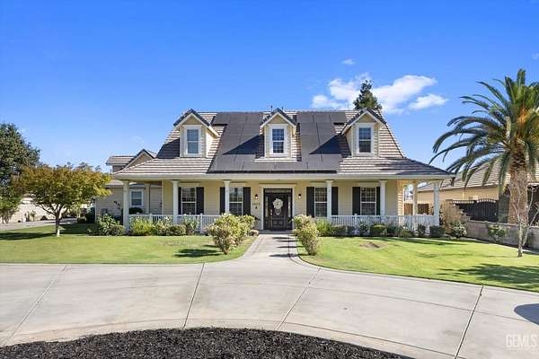 1.6 Acres of Residential Land with Home for Sale in Bakersfield, California