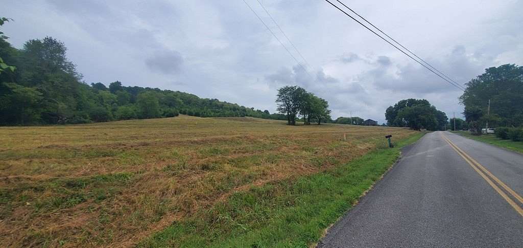 1.17 Acres of Residential Land for Sale in Gainesboro, Tennessee