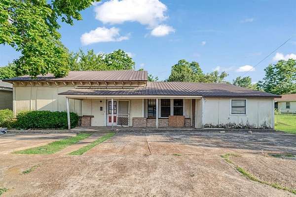 0.35 Acres of Commercial Land for Sale in Paris, Texas