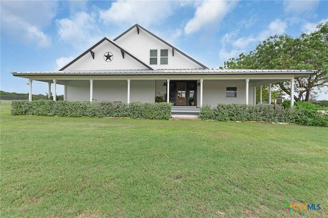 10.3 Acres of Land with Home for Sale in Copperas Cove, Texas