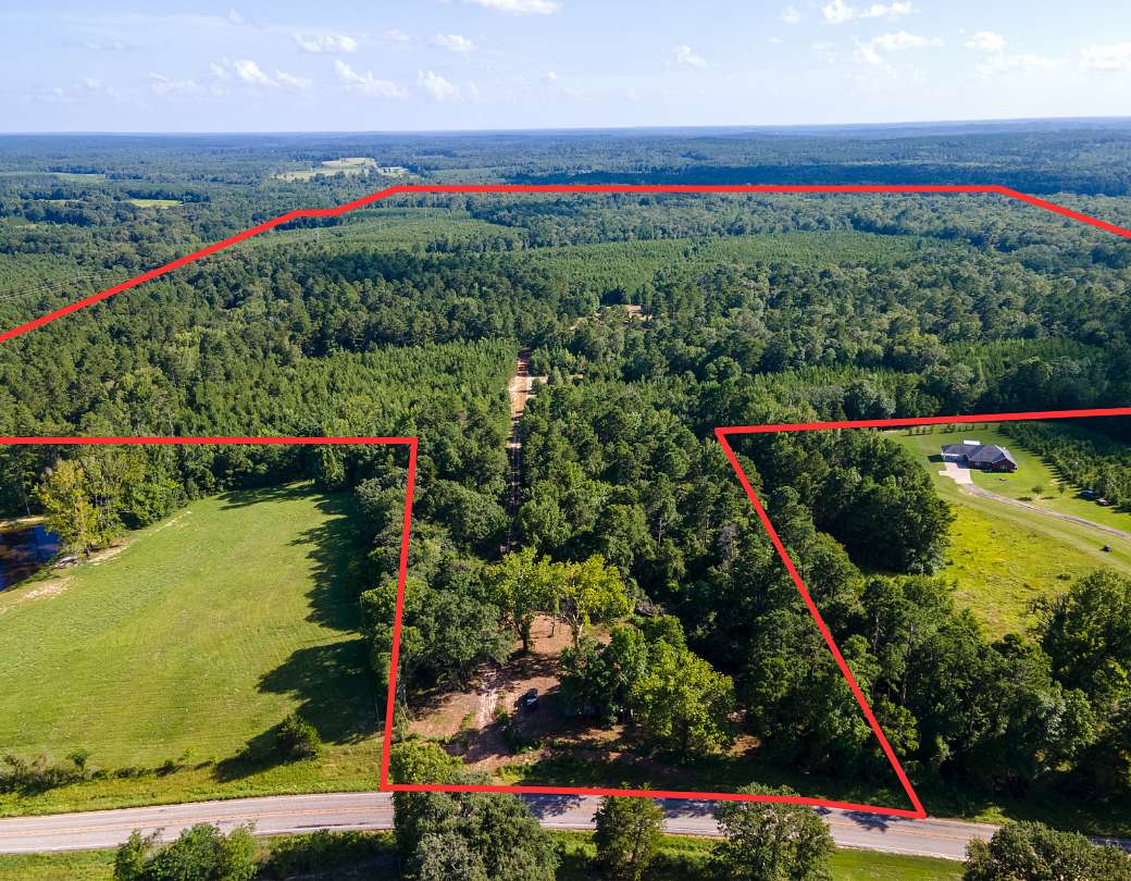 245 Acres of Land for Sale in Atlanta, Texas