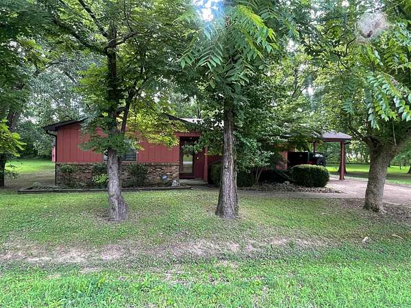 1.56 Acres of Residential Land with Home for Sale in Poplar Bluff, Missouri