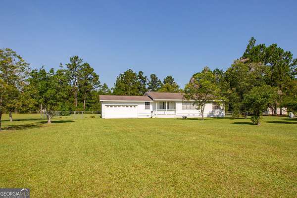 2.5 Acres of Residential Land with Home for Sale in Blackshear, Georgia