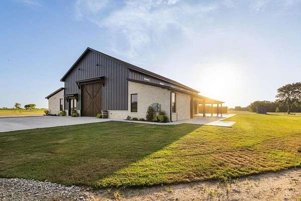 16.7 Acres of Recreational Land with Home for Sale in Sherman, Texas