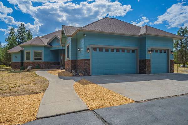 5 Acres of Residential Land with Home for Sale in Bend, Oregon