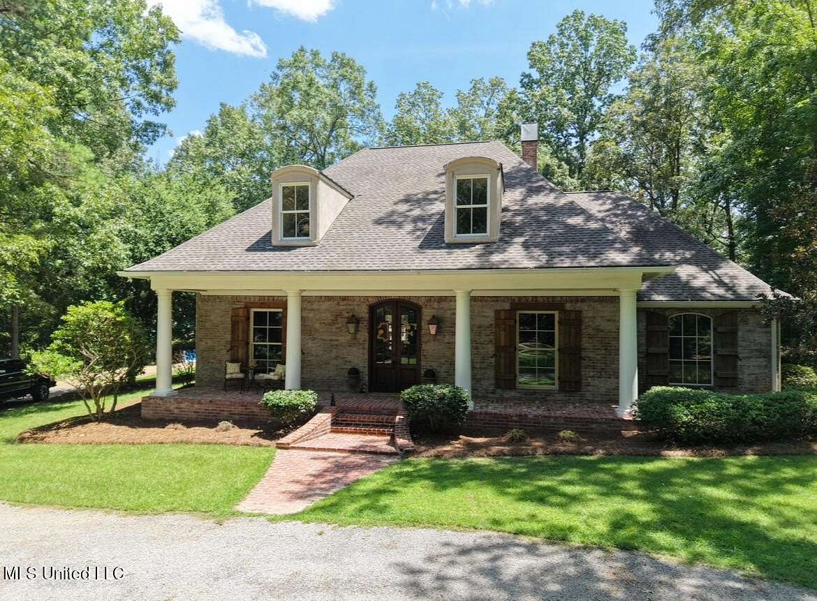 8 Acres of Residential Land with Home for Sale in Brandon, Mississippi