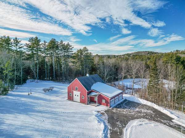 4.58 Acres of Residential Land with Home for Sale in Cumberland Town, Maine