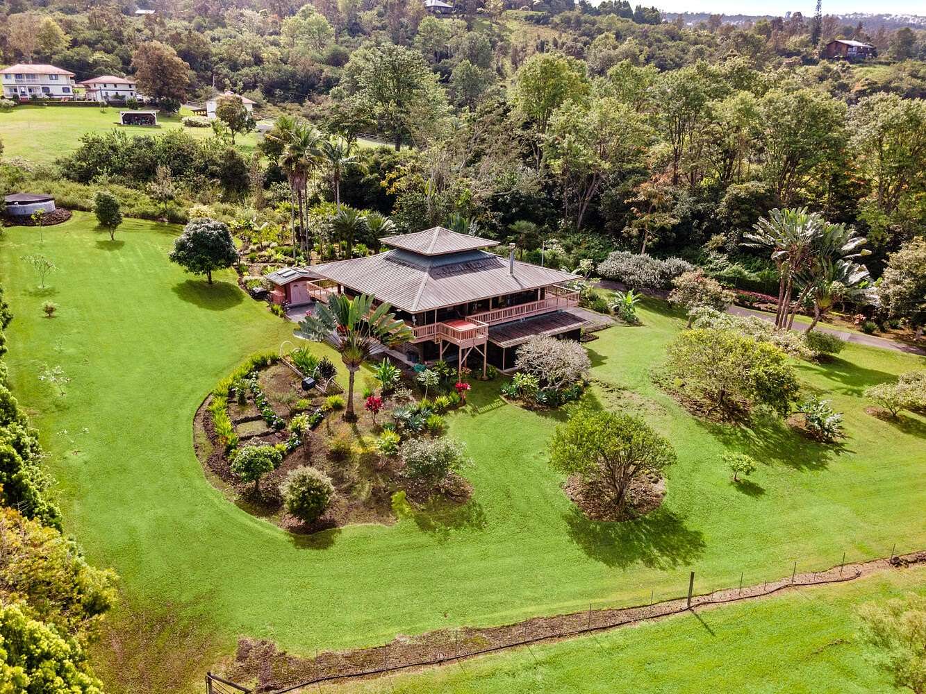 2.89 Acres of Residential Land with Home for Sale in Holualoa, Hawaii