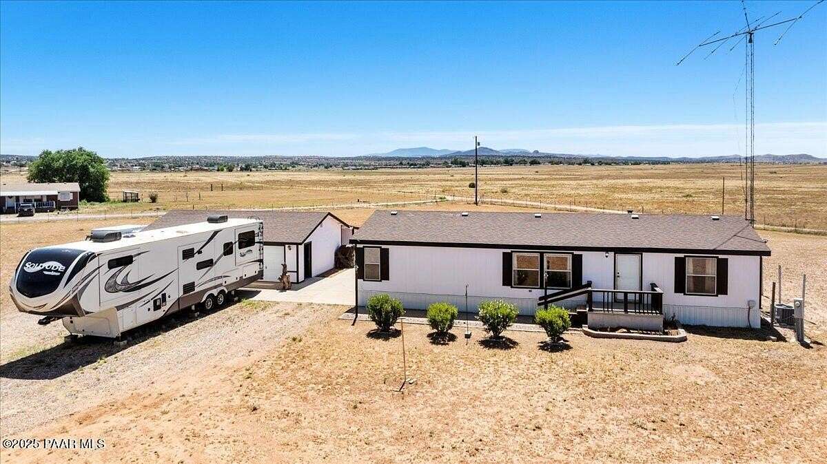 2.5 Acres of Residential Land with Home for Sale in Paulden, Arizona