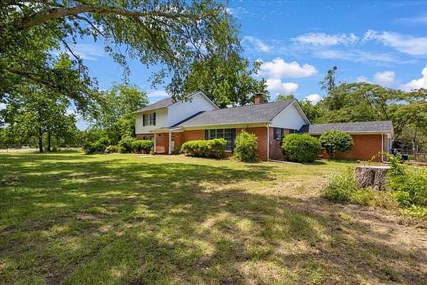 3.28 Acres of Residential Land with Home for Sale in Tyler, Texas