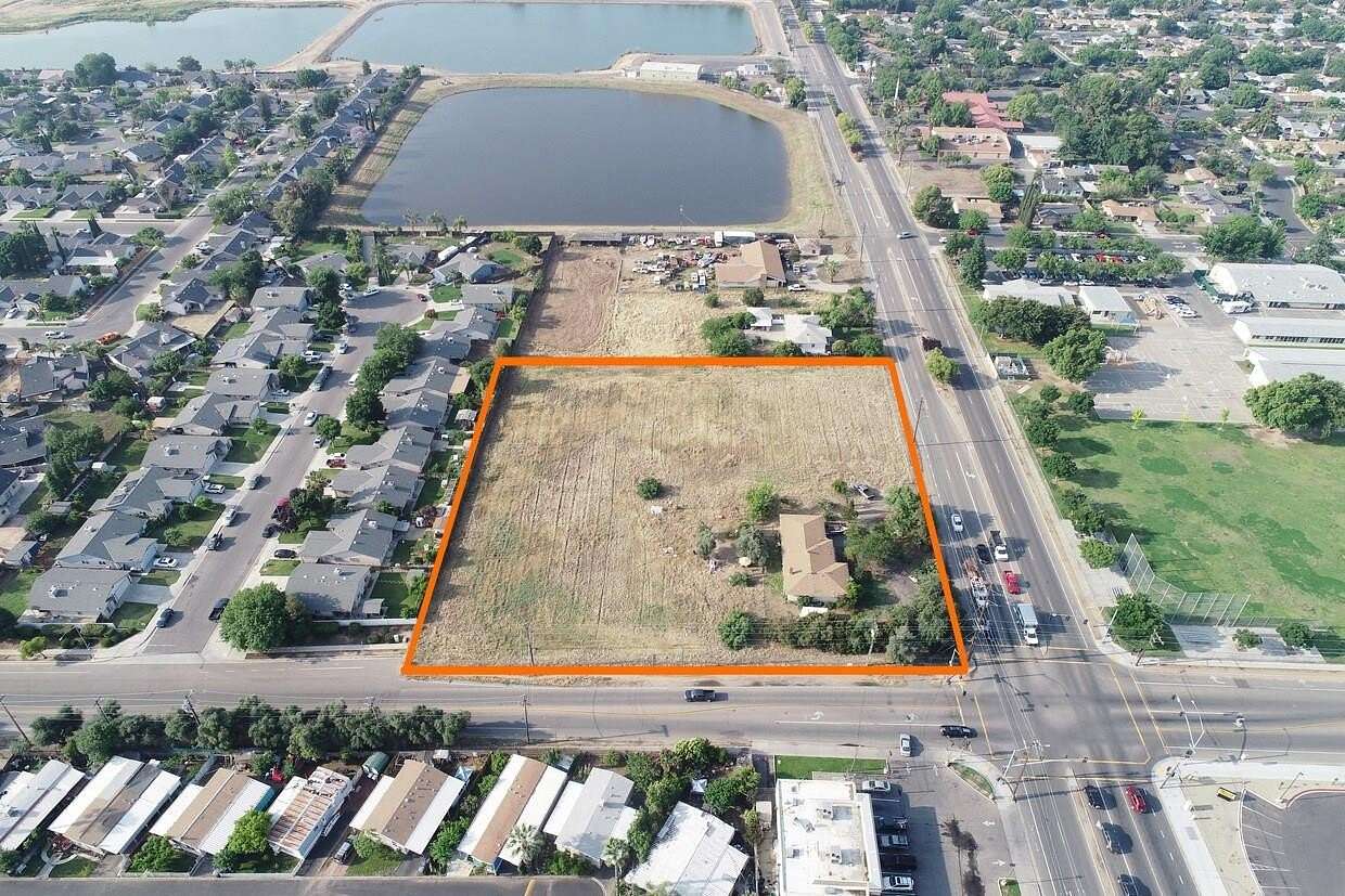 2.75 Acres of Improved Mixed-Use Land for Sale in Fresno, California